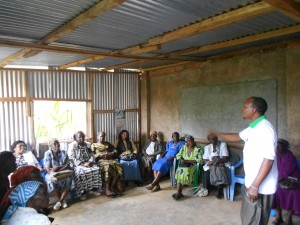 Paul of RWAYDO speaks with the Mywanza Women's Group